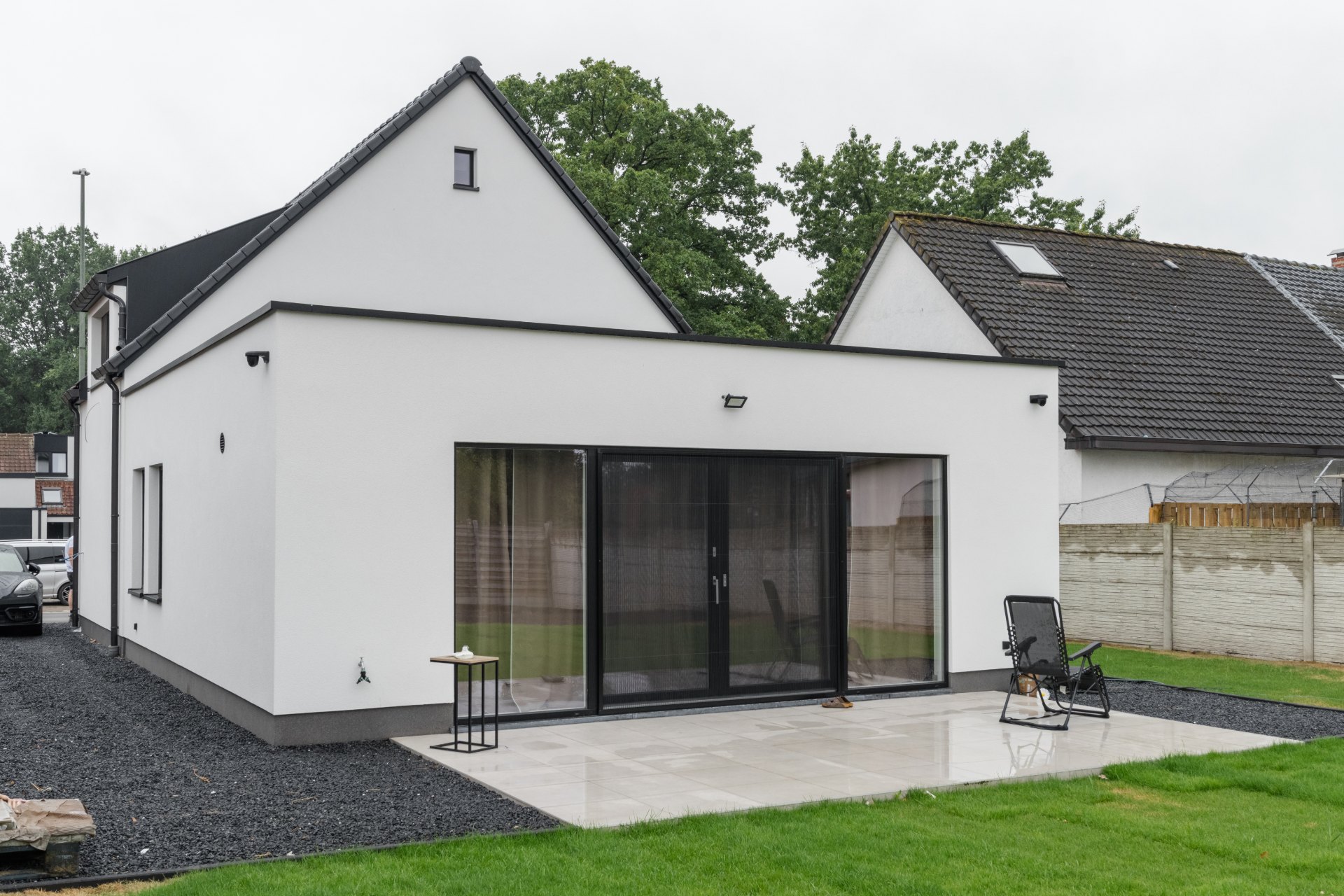 Witte woning met terras in Zonhoven